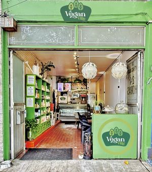 Te esperamos 💚  at Vegan Ville in Mexico City