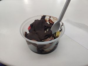 Strawberry, Capuaçu and chocolate with chocolate sauce at Sorveteria Inventiva in Belo Horizonte