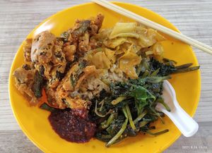 Rice with long bean fritters, curry vegetables and sweet potato leaves at Kwan Inn Vegetarian 观音斋 - Bugis in Central Singapore