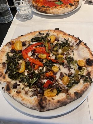 Pizza Ortolana with vegan cheese  at La Capannina in Turin