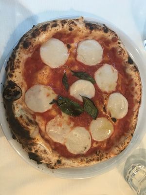 Margherita con mozzarella vegetale 10€  at La Capannina in Turin