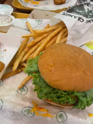 QUARTER POUND CHEESEBURGER
1/4 lb plant-based patty, lettuce, tomato, pickles, onions, mayo, ketchup, mustard & Vegan American Cheese at Plant Power Fast Food - Ocean Beach in San Diego