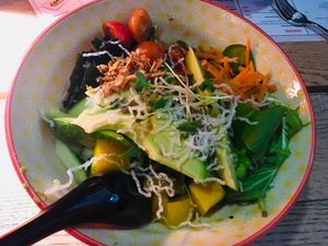 Poke Bowl orderd WITHOUT chicken  at FRA - MoschMosch - T2 in Frankfurt