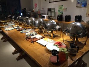 Buffet style vegetarian food at Wu Tai Yun in Sanya