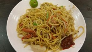 fried noodle at Ming Shan Vegetarian Food Stall in Central Singapore