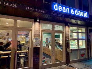 store front at Dean & David - Hunsrückenstr in Dusseldorf