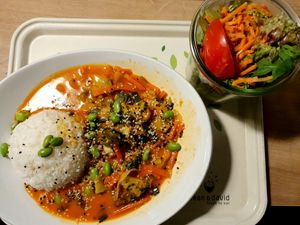 Vegan Red Thai Curry with side salad at Dean & David - Hunsrückenstr in Dusseldorf