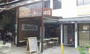 the best and more inexpensive vegan restaurant in poblado area.
for only 10 000 pesos,a delicious caribean menu with a very nice display.
open from 12 pm to7 pm...excellent location... at Marietta in Medellin