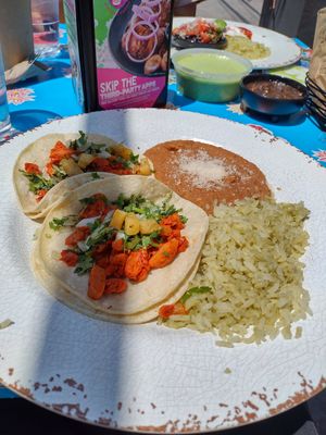  at Lola's - Retro Row in Long Beach