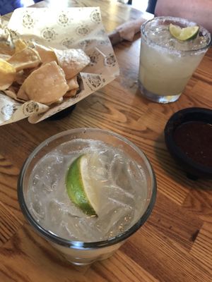 Chips salsa and cocktails at Lola's - Retro Row in Long Beach