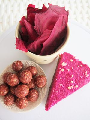 Homemade raw vegan fig & beetroot cake, cheesy beetroot chips, acai bliss balls with beetroot at Smoothie & Sweetie in Limassol