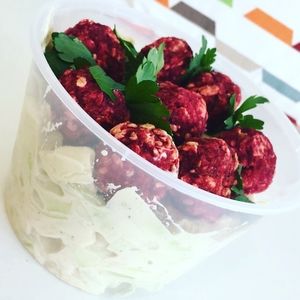 zucchini pasta with veggie balls at Smoothie & Sweetie in Limassol