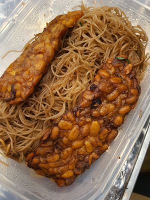 I love their Tempeh 😍 at Mi Le Vegetarian 弥乐素食 in Central Singapore