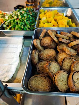 Early morning dishes at Mi Le Vegetarian 弥乐素食 in Central Singapore