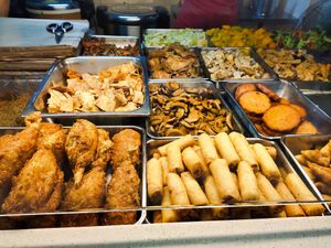 Fried items at Mi Le Vegetarian 弥乐素食 in Central Singapore