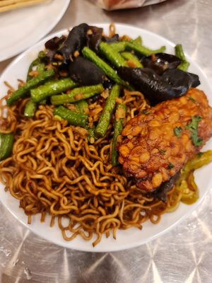 Normal noodle lunch ~ 10/11/21 at Mi Le Vegetarian 弥乐素食 in Central Singapore