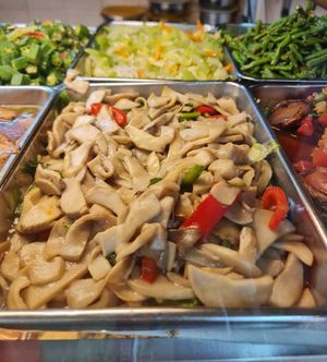 ~ 11/5/22 at Mi Le Vegetarian 弥乐素食 in Central Singapore