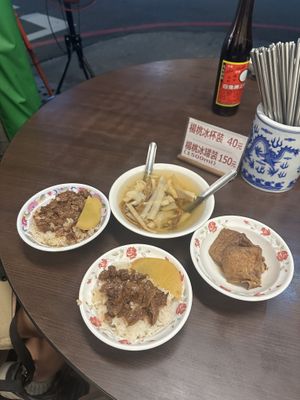 Rice with braised tofu sheets, bamboo shoots soup and soft braised tofu   at Su Tien Chu Vegetarian Noodle in Taitung