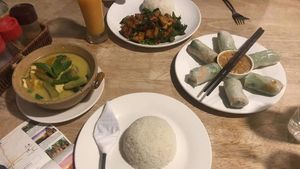Tofu Pad Char, tofu green curry and fresh spring rolls at My Little Cafe in Siem Reap