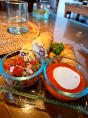 Kartoffeln, Bohnen im frietiertem teigmantel, einen leicht scharfen dip dazu. Mega lecker 😋 at Sage in Ubud