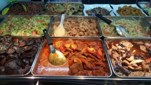 Economic mixed rice. at Xin En Vegetarian 心恩素食 in West Singapore