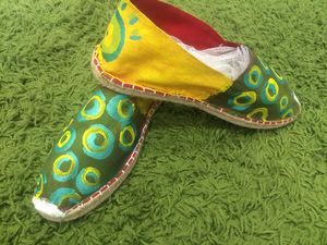 artesanía espardeñas pintadas a mano y cosidas a mano  at Ohrigen in Zaragoza