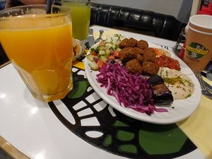 Look at the juice 😭💜 at L'as du Fallafel in Paris