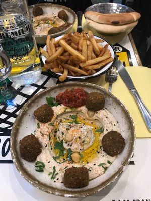 israeli plate at L'as du Fallafel in Paris
