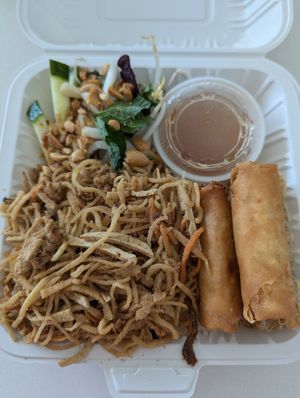 Pad Thai plate at Mama's Tofu in North York