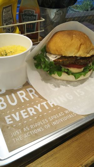 Falafel burger and Mac n cheeze at Ain Soph.Ripple Kabukicho in Tokyo