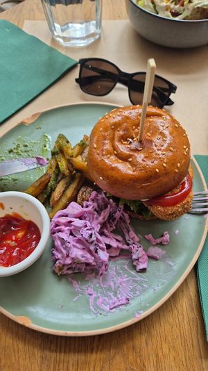 "Fish" burger at Paper Plane in Nice