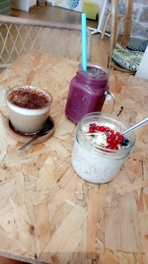 Porridge with fresh fruit, cappuccino w almond milk & acai smoothie at Paper Plane in Nice