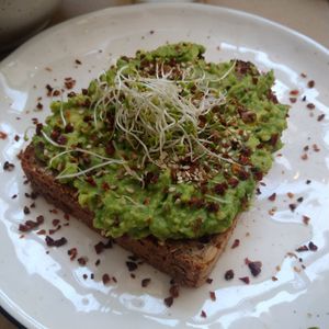 Avo toast at Paper Plane in Nice