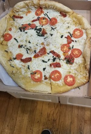 Vegan white pizza!!  Unbelievable  #Veganuary at Mellow Mushroom  in Newport News