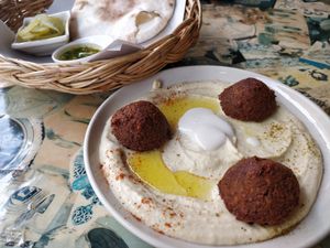 Felafel and hummus at Gallery House of Hummus in Koh Phangan