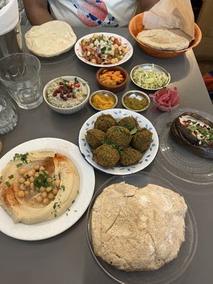 Vegan taster menu (missing cauliflower came later)   at D&A Hummus Bistro - Westerstraat in Amsterdam