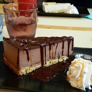 vegan chocolate cheesecake at Le Petit Pressoir in Liege