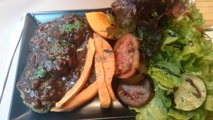 Boulets de lentilles sauce liègoise at Le Petit Pressoir in Liege