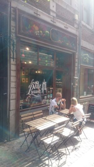 Outside seats at Le Petit Pressoir in Liege