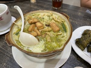 In a clay pot to keep it warm #Veganuary at Vege Restoran 素食館 in Batam