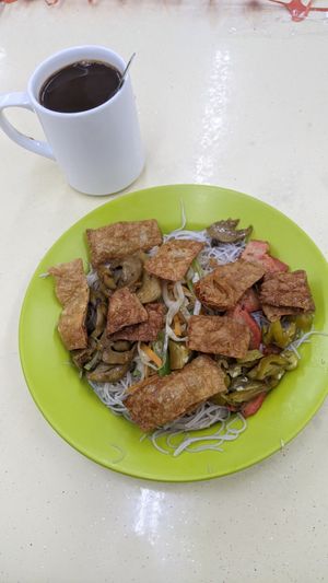 Vegetarian bee hoon at Xin Yi Vegetarian Food 欣意斋素食 in West Singapore