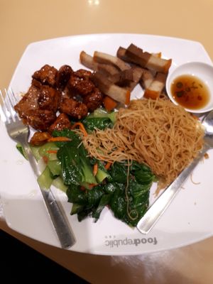 bee hoon, vegs, mock chicken at Food Republic - Food Stall in Kuala Lumpur