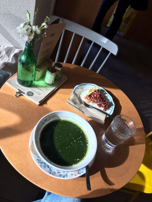Spinach soup  at Made with Laf in Bratislava