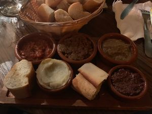 Vegan Assiette at L'Imprevu Cafe in Paris