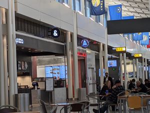  at IAD - &pizza - CC in Dulles