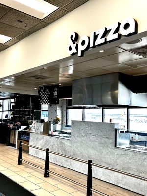 &pizza IAD - near gate C28  at IAD - &pizza - CC in Dulles