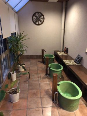 Foot bath area at Shojin Cafe Foi - Nishikuginukicho in Wakayama
