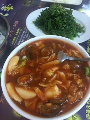 Sweet and sour vegetables, and fern salad at Shan Hu in Sun Moon Lake