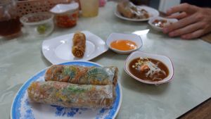 fresh and fried spring rolls at Bach Thao in Can Tho