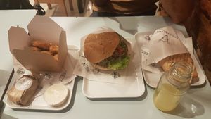 Libanese kebab, nuggets and nofish burger at Krowarzywa in Krakow